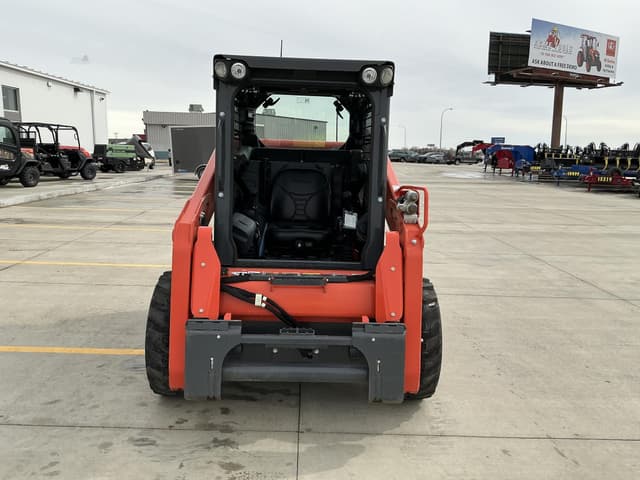 Image of Kubota SSV65 equipment image 2