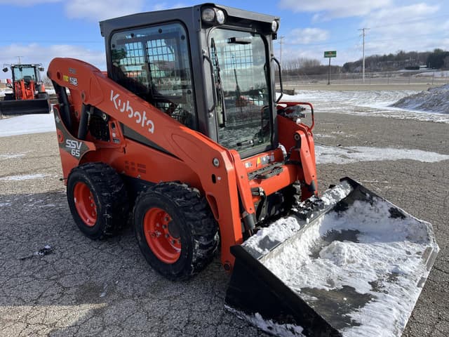 Image of Kubota SSV65 equipment image 2