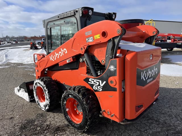 Image of Kubota SSV65 equipment image 4