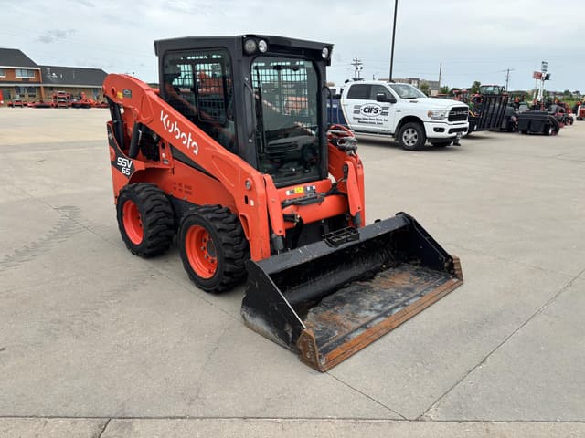 Image of Kubota SSV65 equipment image 3