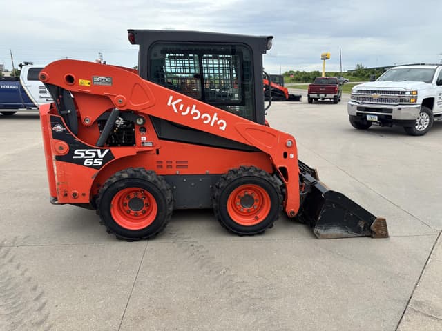 Image of Kubota SSV65 equipment image 4