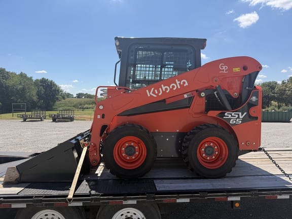 2023 Kubota SSV65 Equipment Image0