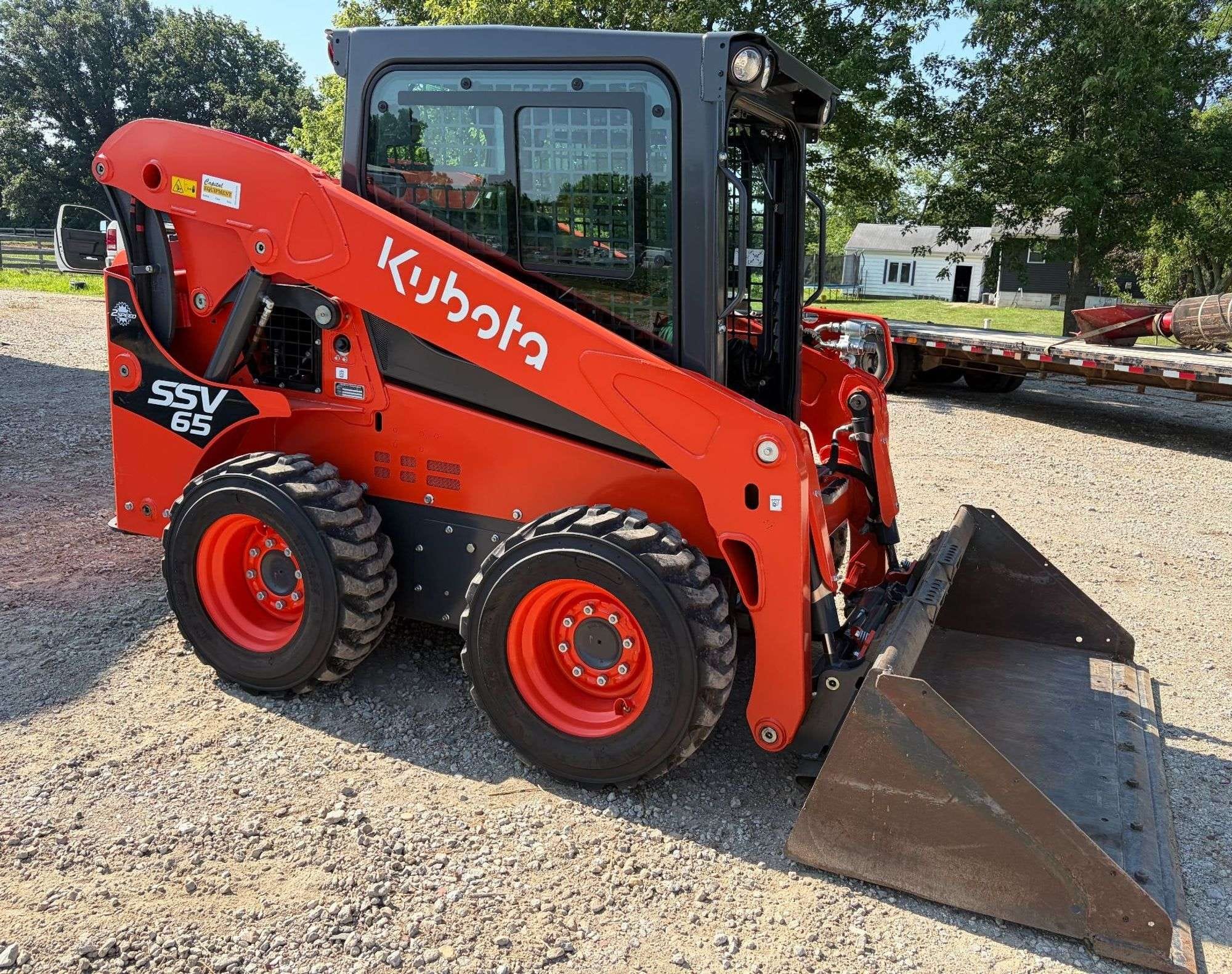 2023 Kubota SSV65 Equipment Image0