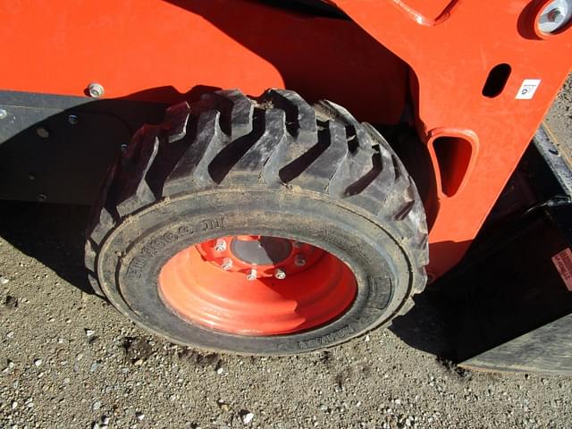 Image of Kubota SSV65 equipment image 2