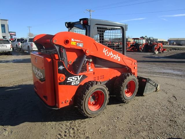 Image of Kubota SSV65 equipment image 3