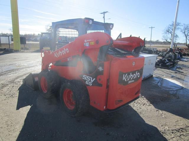 Image of Kubota SSV65 equipment image 4