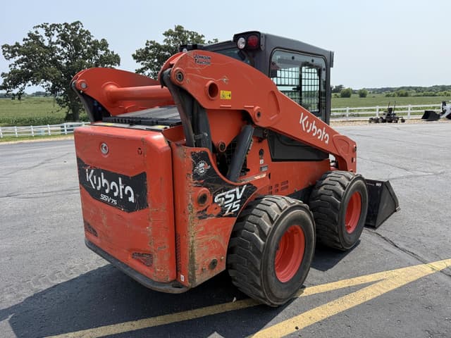 Image of Kubota SSV75 equipment image 4