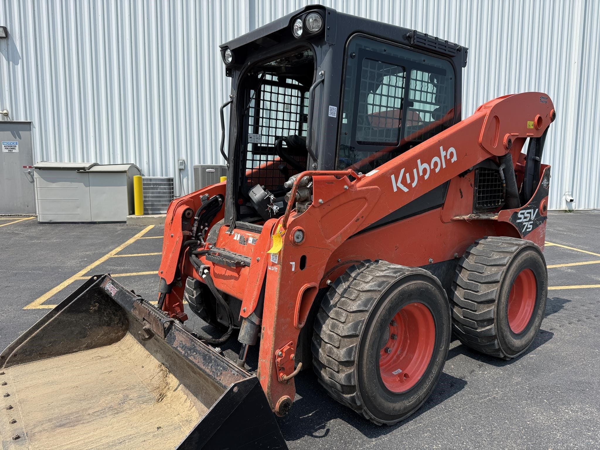 2023 Kubota SSV75 Equipment Image0