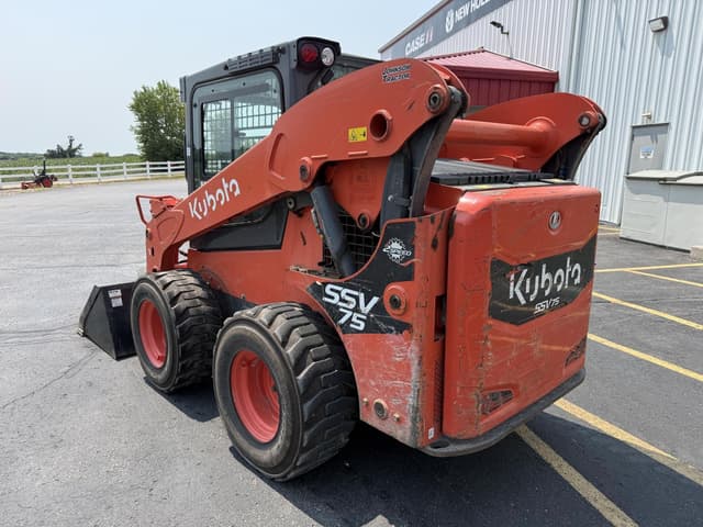 Image of Kubota SSV75 equipment image 2