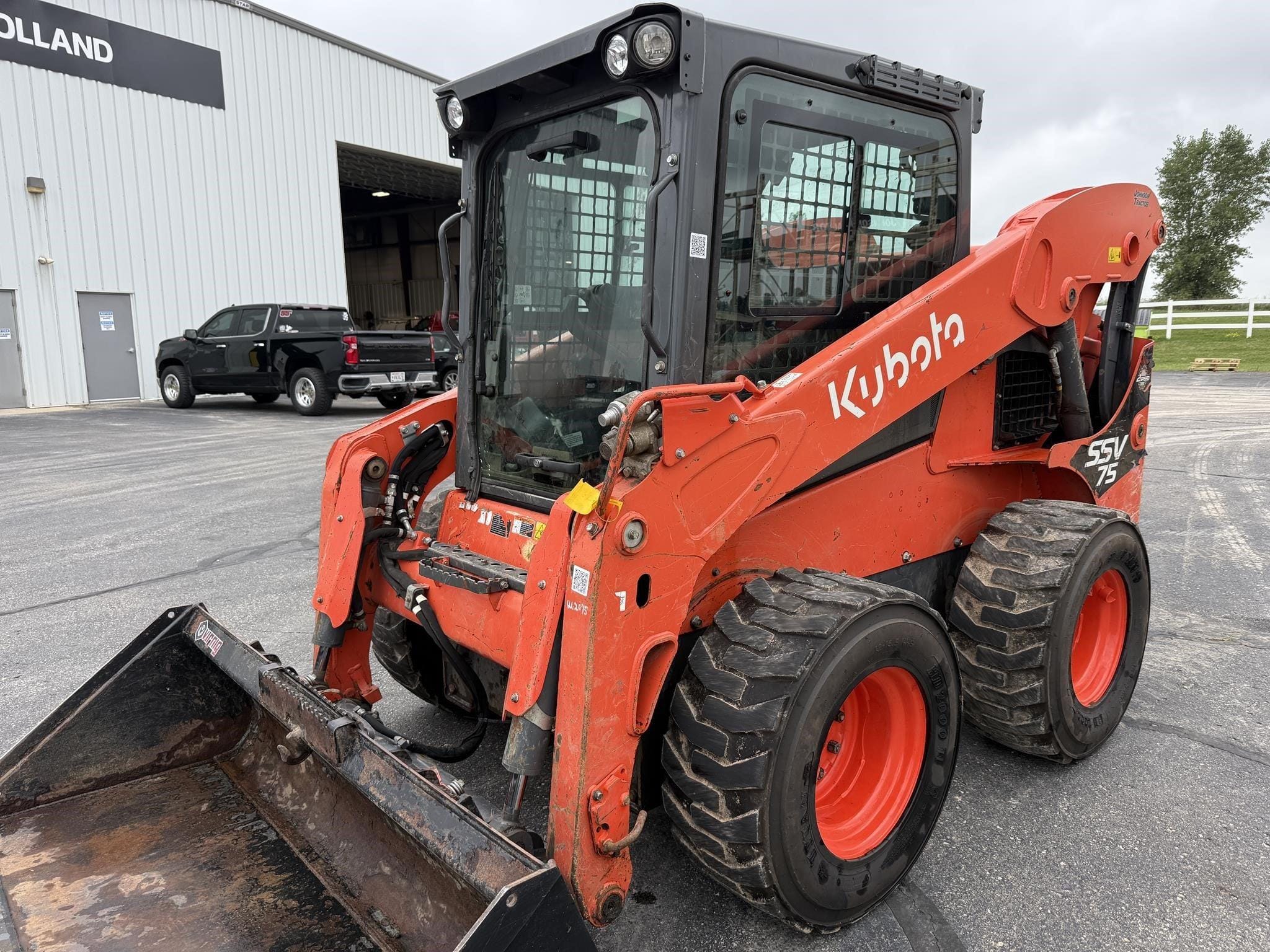 2023 Kubota SSV75 Equipment Image0