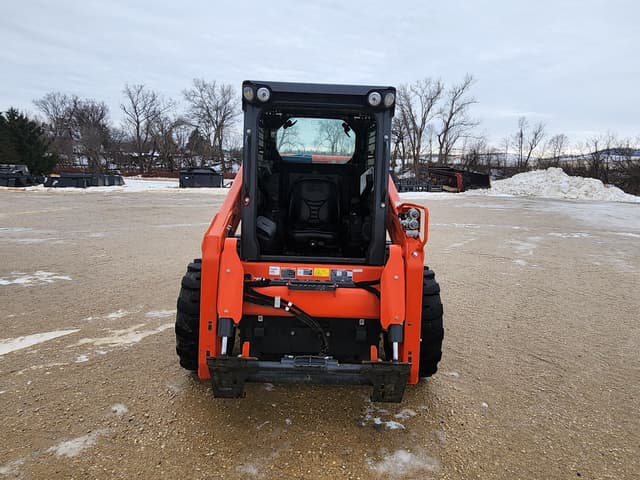 Image of Kubota SSV75 equipment image 2