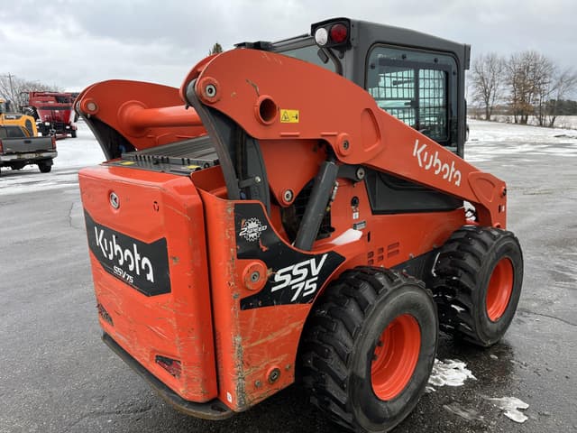 Image of Kubota SSV75 equipment image 3