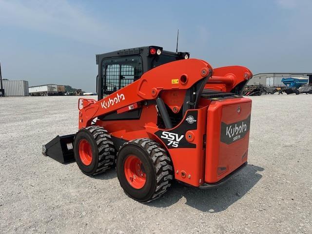 Image of Kubota SSV75 equipment image 2