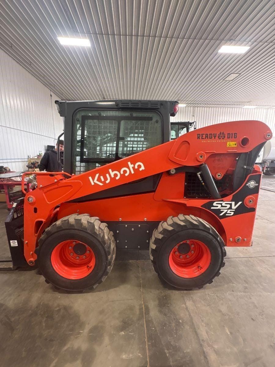 2023 Kubota SSV75 Equipment Image0