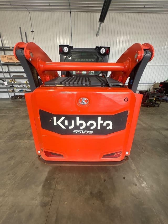 Image of Kubota SSV75 equipment image 3