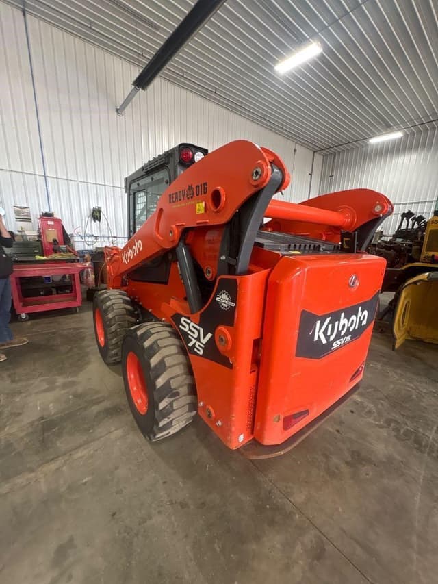 Image of Kubota SSV75 equipment image 2