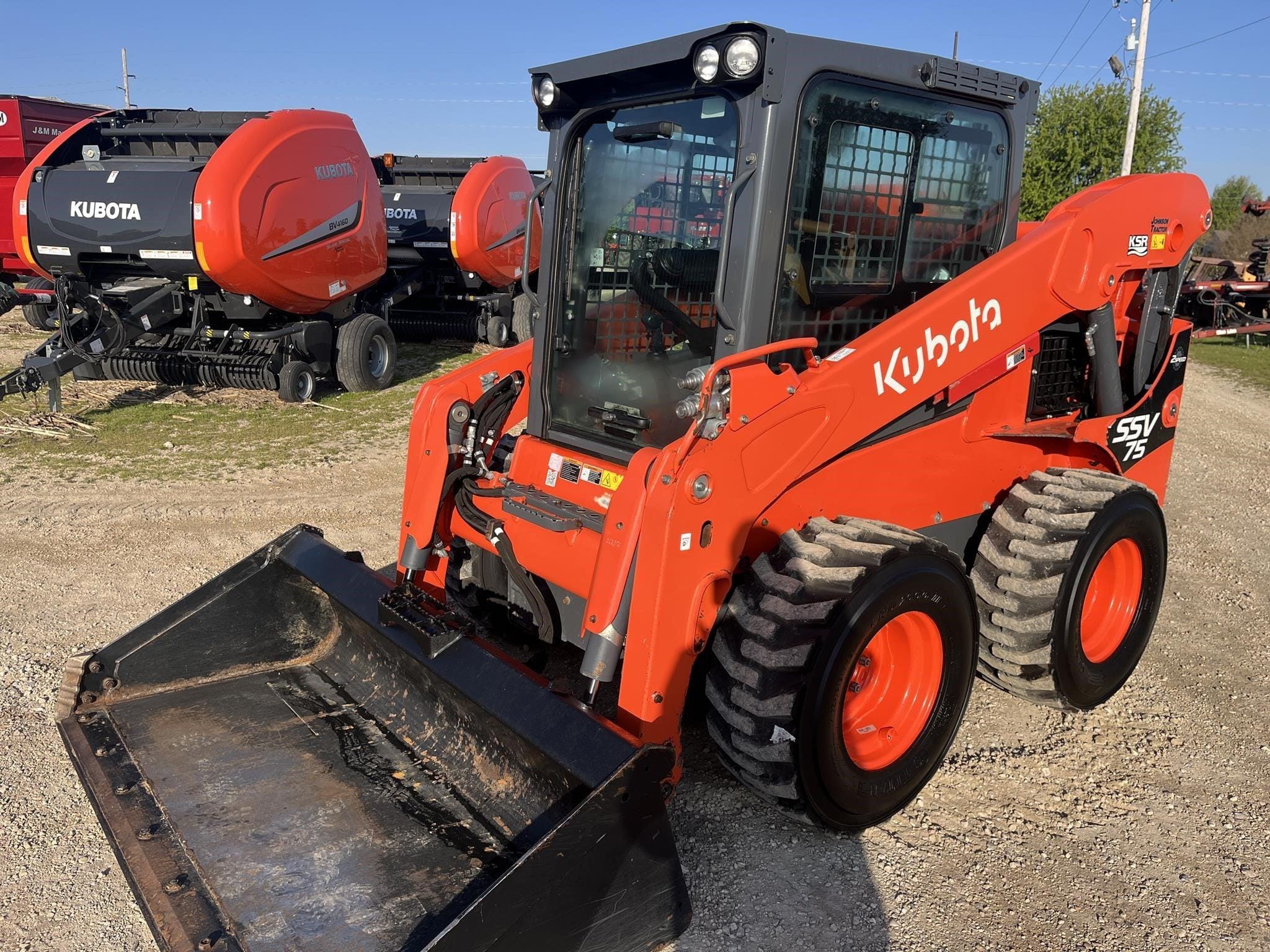 2023 Kubota SSV75 Equipment Image0