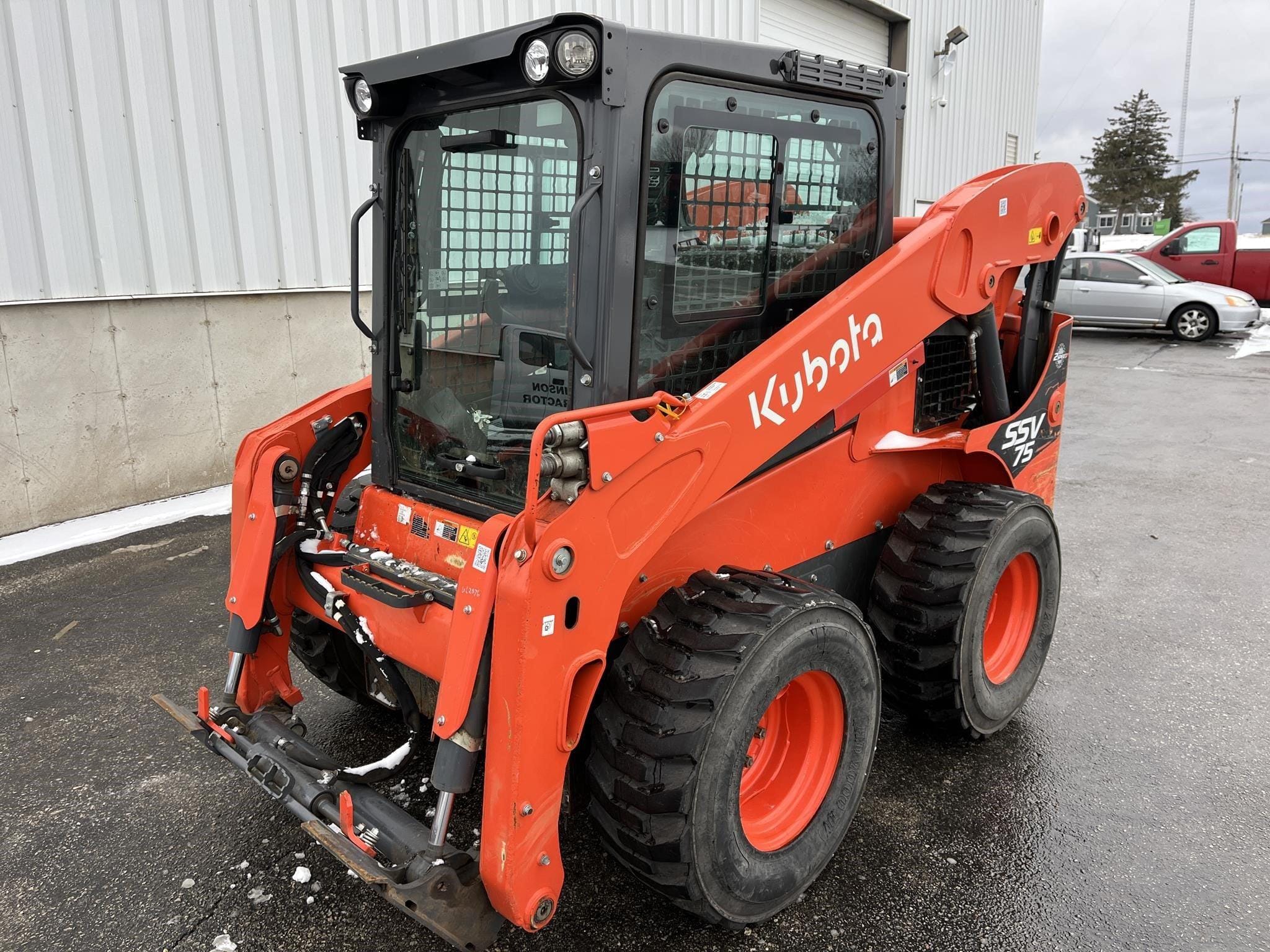 2023 Kubota SSV75 Equipment Image0