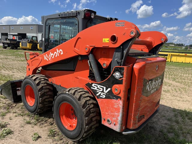 Image of Kubota SSV75HC equipment image 4