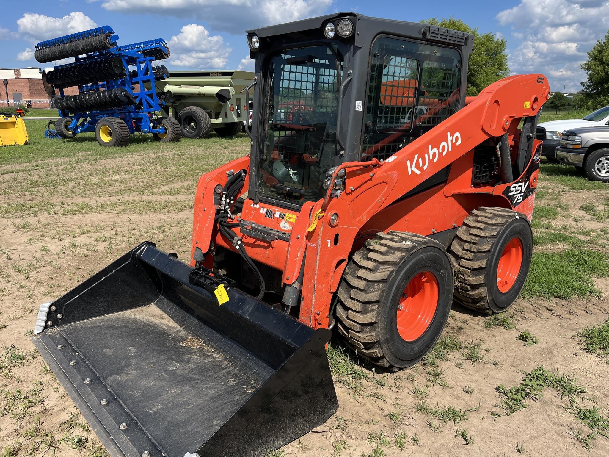 2023 Kubota SSV75 Equipment Image0