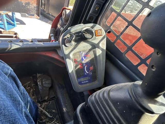 Image of Kubota SSV75 equipment image 1