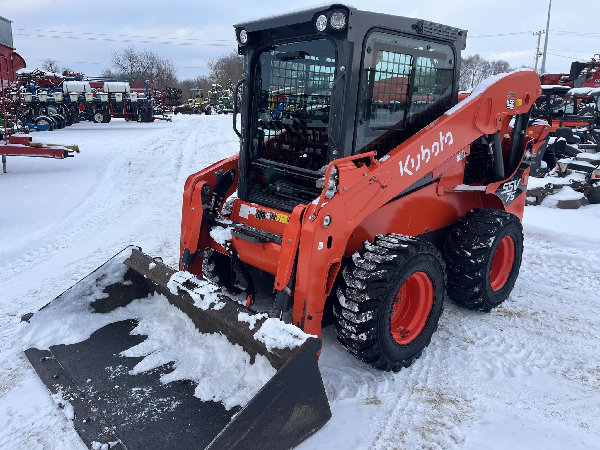 2023 Kubota SSV75PHRC Equipment Image0