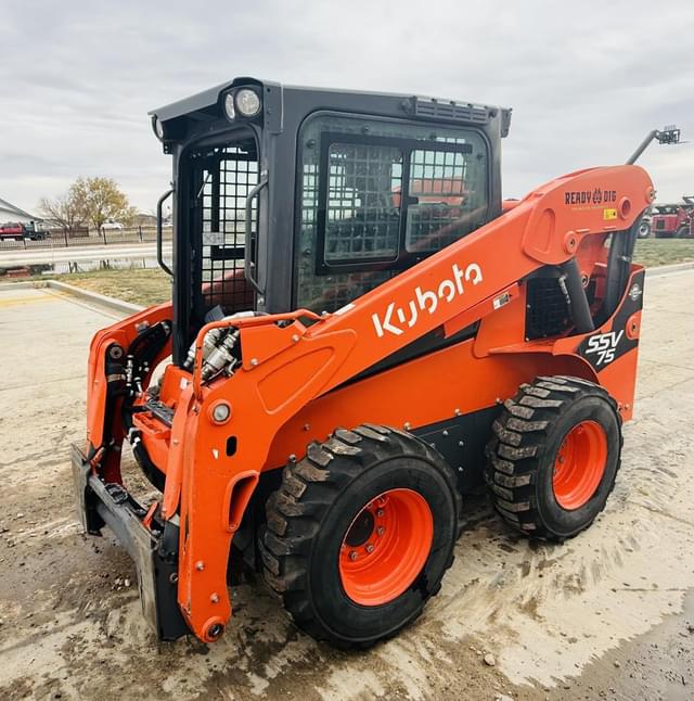 Image of Kubota SSV75 equipment image 3