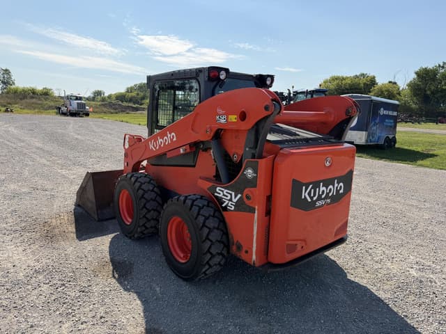 Image of Kubota SSV75 equipment image 2