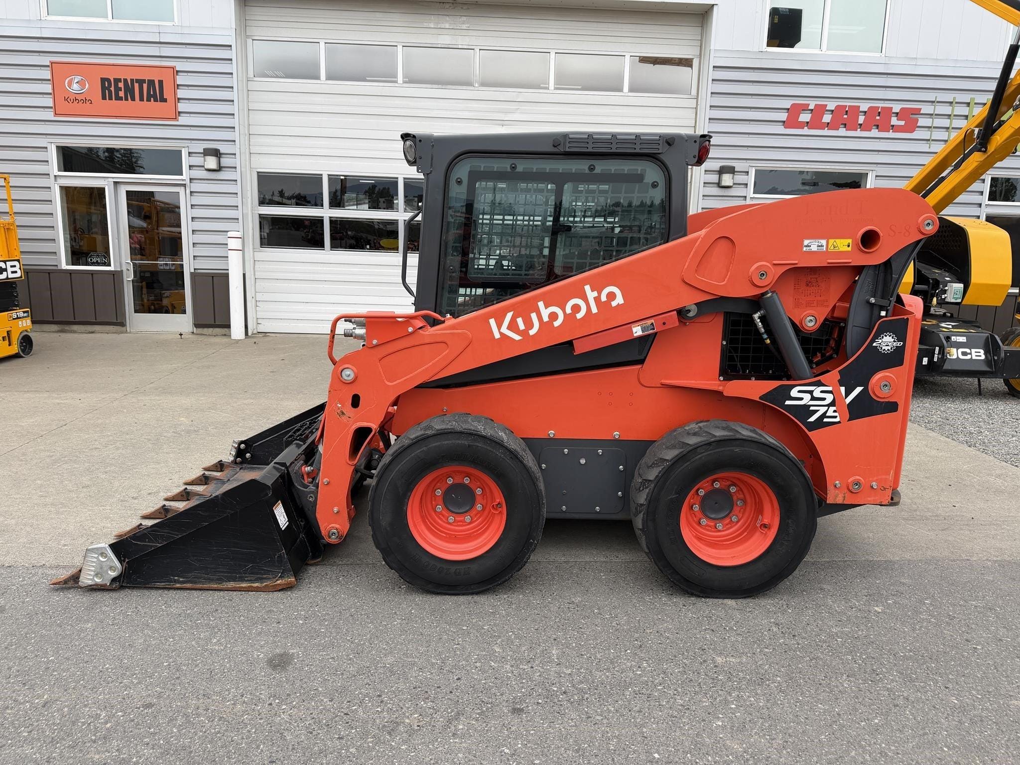 2023 Kubota SSV75 Equipment Image0