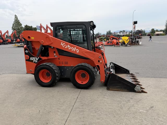 Image of Kubota SSV75 equipment image 4