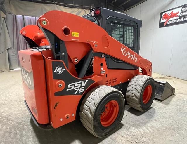 Image of Kubota SSV75 equipment image 4