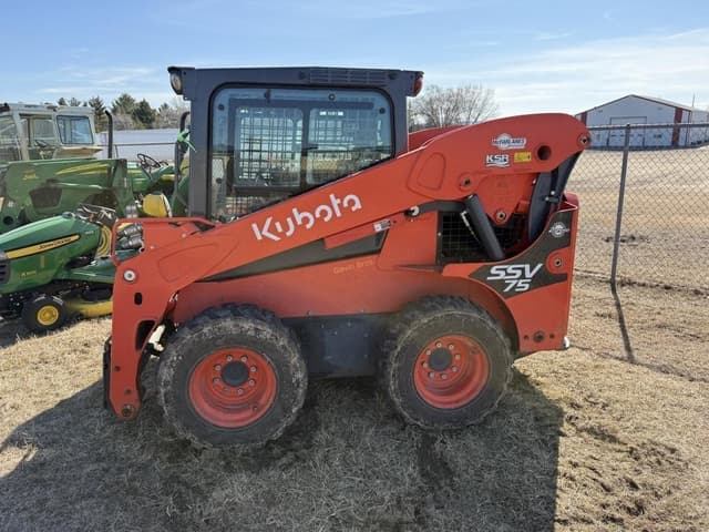 Image of Kubota SSV75 equipment image 2