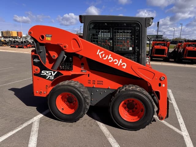 Image of Kubota SSV75HC equipment image 2