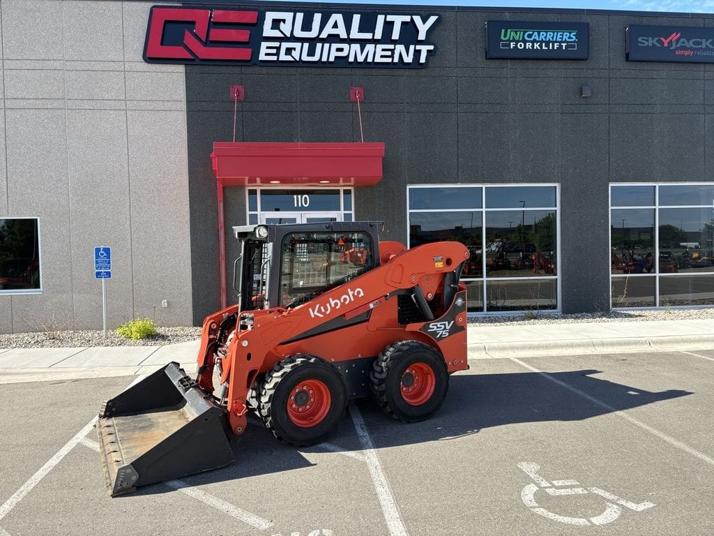 2023 Kubota SSV75HC Equipment Image0