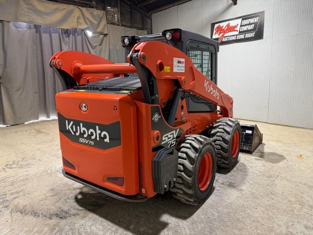 Image of Kubota SSV75HC equipment image 4