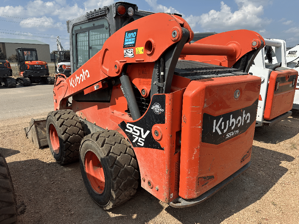 2023 Kubota SSV75 Equipment Image0