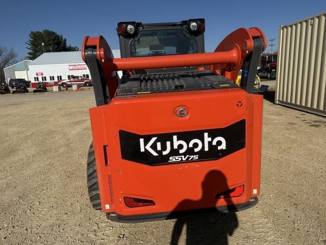 Image of Kubota SSV75 equipment image 4