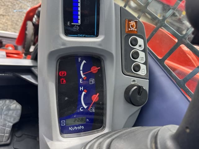 Image of Kubota SVL97-2 equipment image 3
