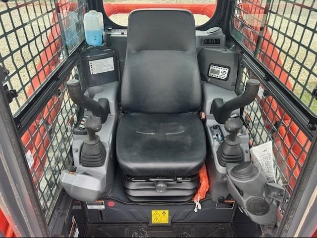 Image of Kubota SVL75-2 equipment image 2