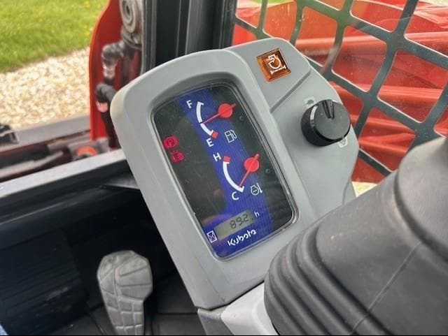 Image of Kubota SVL75-2 equipment image 1