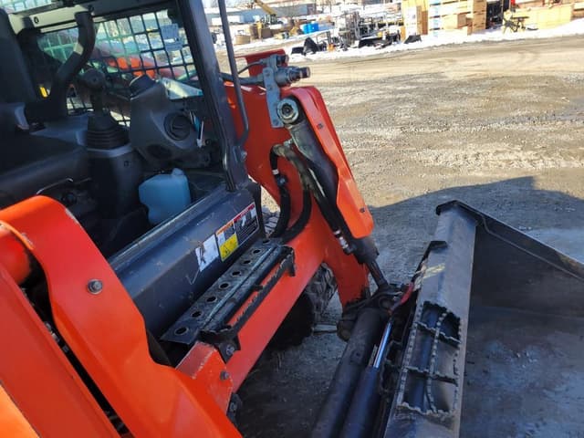 Image of Kubota SVL75-3 equipment image 3