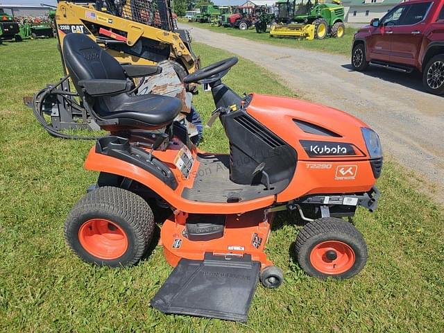 Image of Kubota T2290 equipment image 4