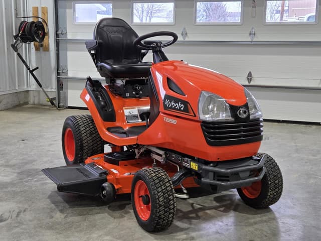 Image of Kubota T2290 equipment image 2