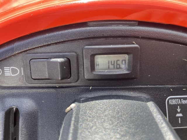 Image of Kubota T2290 equipment image 4