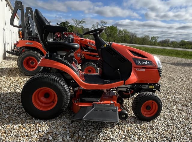 Image of Kubota T2290 equipment image 1