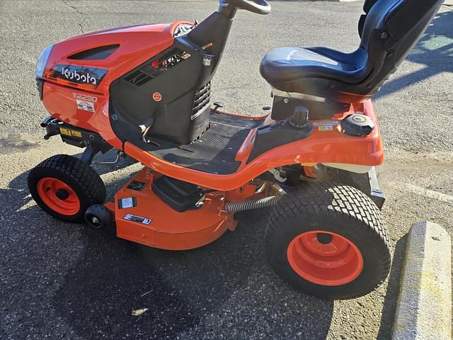 Image of Kubota T2290KWT equipment image 3