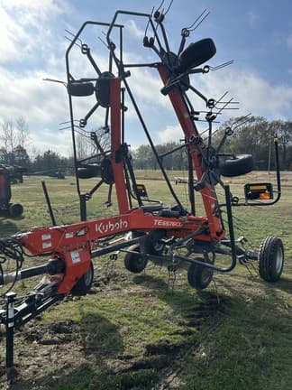 Image of Kubota TE6576CD equipment image 2