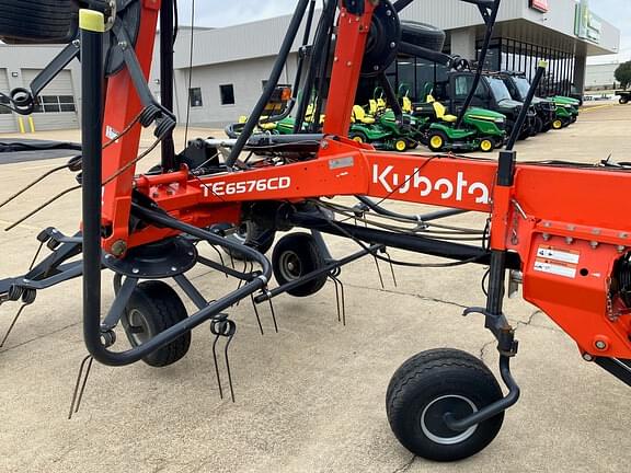 Image of Kubota TE6576CD equipment image 4