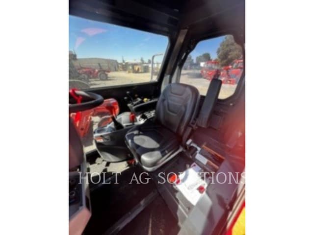 Image of Kubota M5-111HD12 equipment image 3