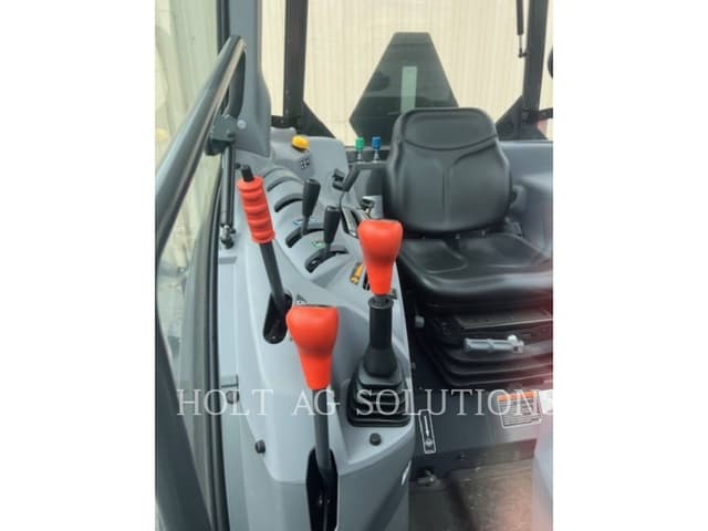 Image of Kubota M5N-091HDC equipment image 4